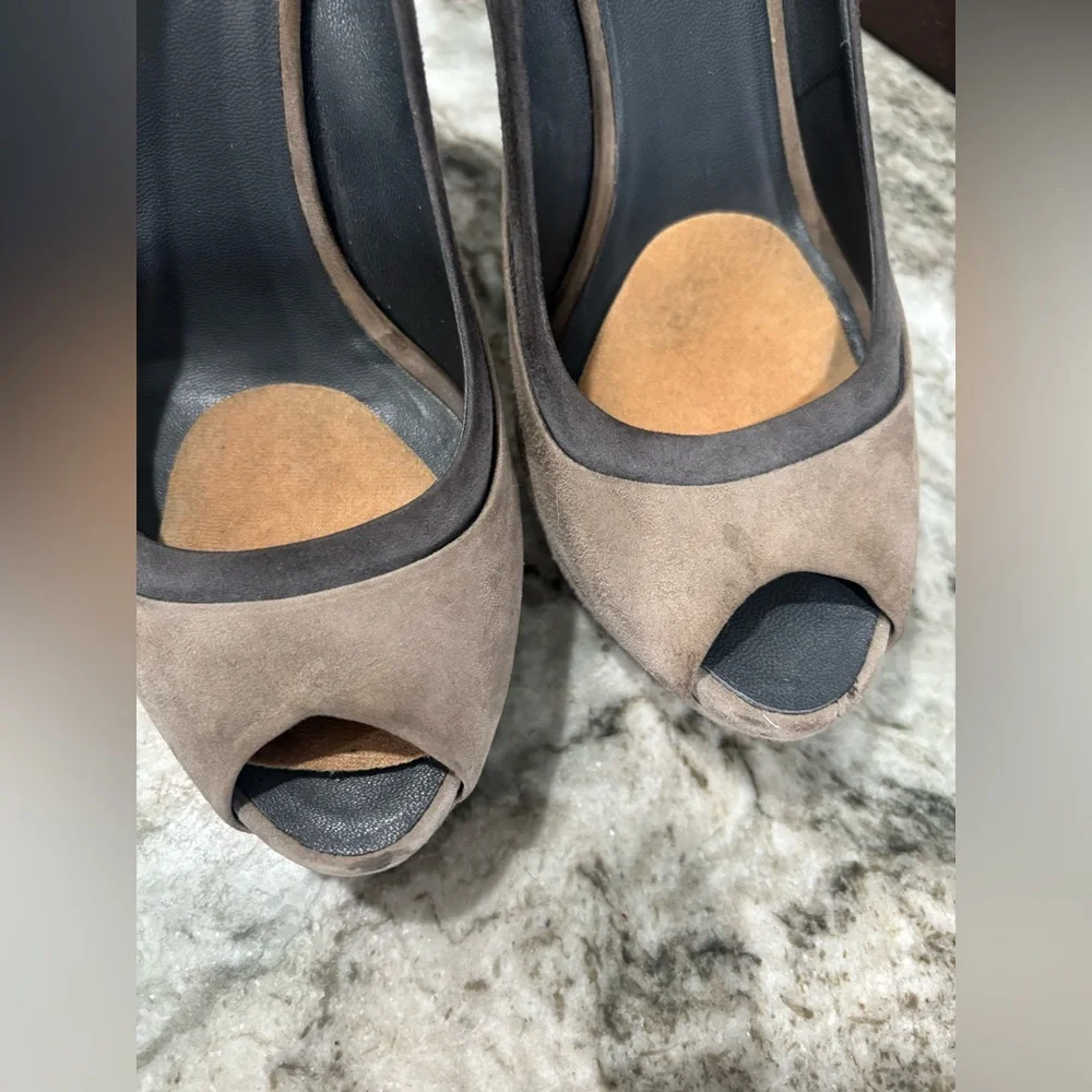 Gucci Women's Taupe Peep-Toe Heels Size:41 - Picture 3 of 10